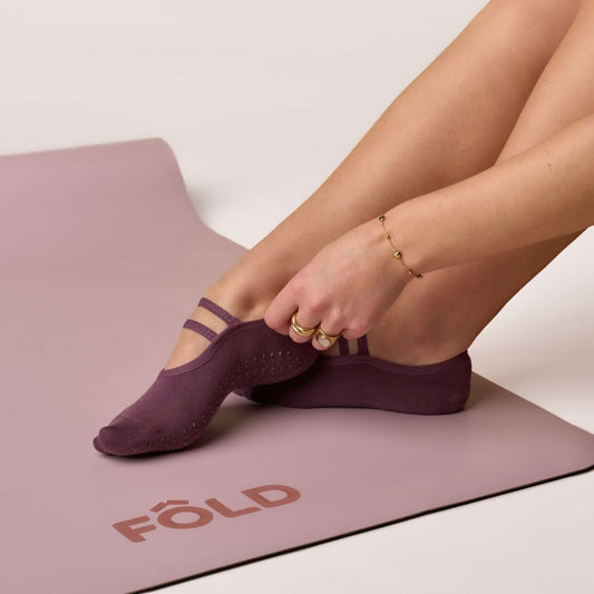 ÔWEAR Ballet Grip Socks in Magenta, view 2
