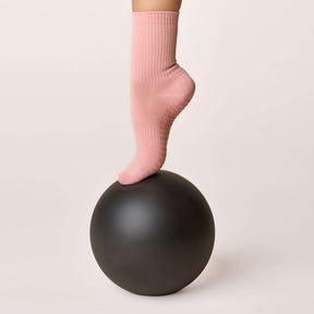 ÔWEAR Essentials Pilates Grip Socks in Rose, view 2