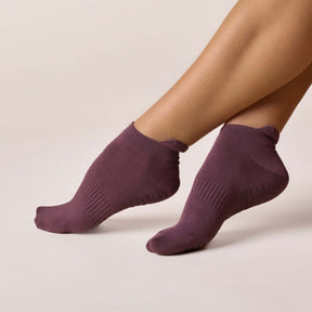 ÔWEAR Low Rise Pilates Grip Socks in Magenta