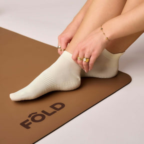 ÔWEAR Low Rise Pilates Grip Socks in Off White, view 2