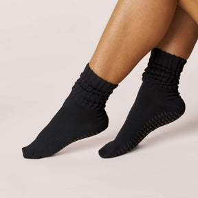 ÔWEAR Scrunch Pilates Grip Socks in Black
