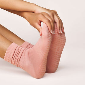 ÔWEAR Scrunch Pilates Grip Socks in Rose, view 3