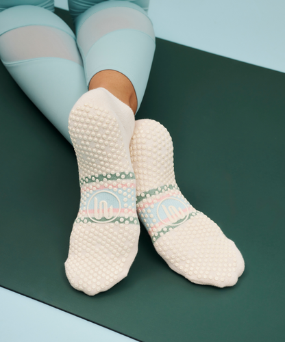 Move Active Classic Low Rise Grip Socks - Fleur