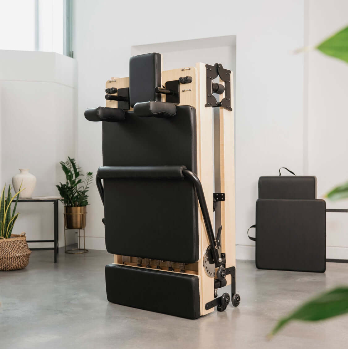 Wooden pilates reformer FOLD