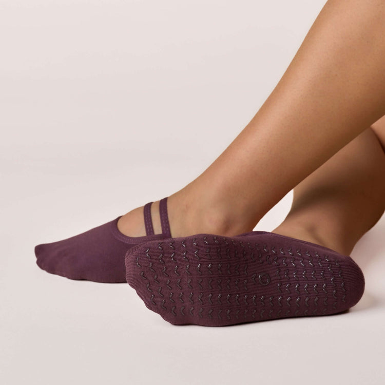 ÔWEAR Ballet Grip Socks in Magenta, view 3