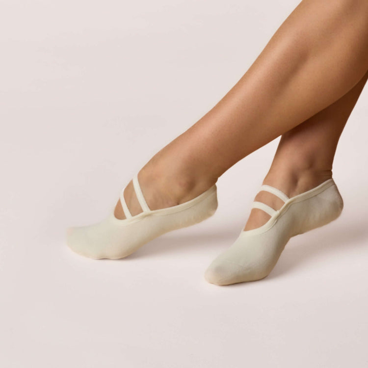 ÔWEAR Ballet Grip Socks in Off White