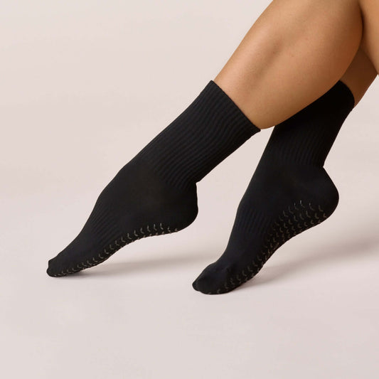 ÔWEAR Essentials Pilates Grip Socks in Black