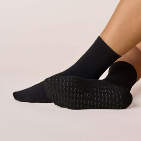 ÔWEAR Essentials Pilates Grip Socks in Black, view 3
