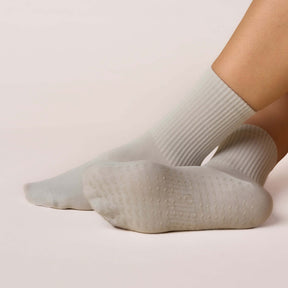 ÔWEAR Essentials Pilates Grip Socks in Grey, view 3