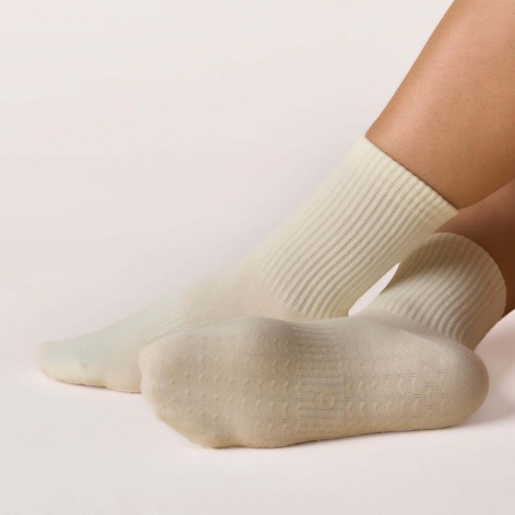 ÔWEAR Essentials Pilates Grip Socks in Off White, view 3