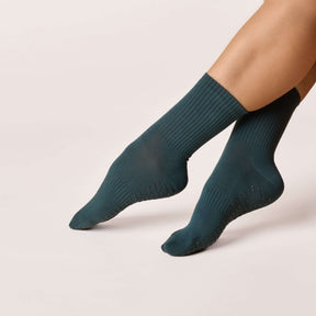 ÔWEAR Essentials Pilates Grip Socks in Forest Green