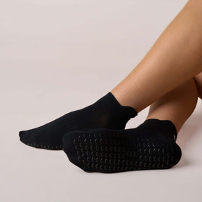 ÔWEAR Low Rise Pilates Grip Socks in Black, view 3