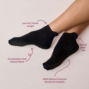 ÔWEAR Low Rise Pilates Grip Socks in Black, view 4