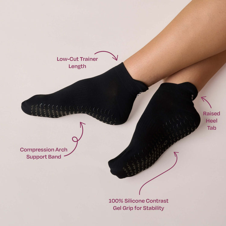 ÔWEAR Low Rise Pilates Grip Socks in Black, view 4