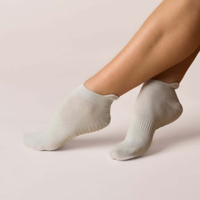 ÔWEAR Low Rise Pilates Grip Socks in Grey