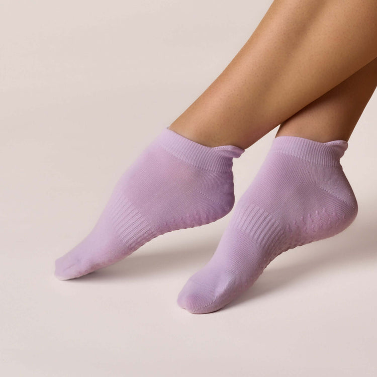 ÔWEAR Low Rise Pilates Grip Socks in Lilac
