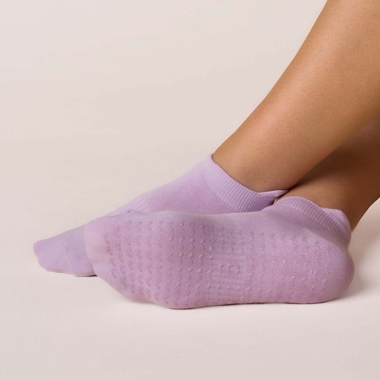 ÔWEAR Low Rise Pilates Grip Socks in Lilac, view 3