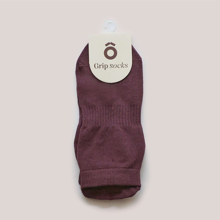 ÔWEAR Low Rise Pilates Grip Socks in Magenta, view 5