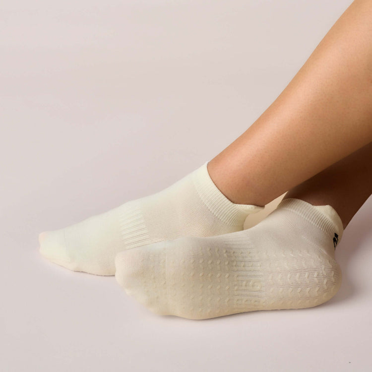ÔWEAR Low Rise Pilates Grip Socks in Off White, view 3