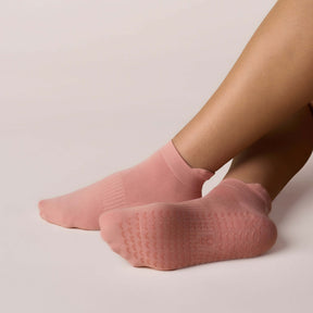 ÔWEAR Low Rise Pilates Grip Socks in Rose, view 3