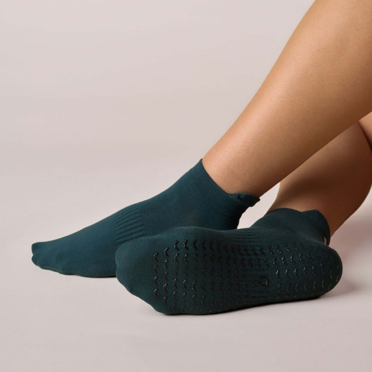 ÔWEAR Low Rise Pilates Grip Socks in Forest Green, view 3