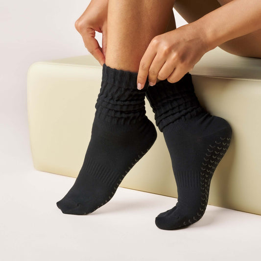 ÔWEAR Scrunch Pilates Grip Socks in Black, view 2