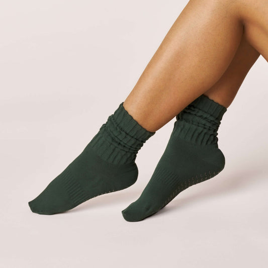 ÔWEAR Scrunch Pilates Grip Socks in Forest Green