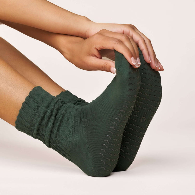ÔWEAR Scrunch Pilates Grip Socks in Forest Green, view 3